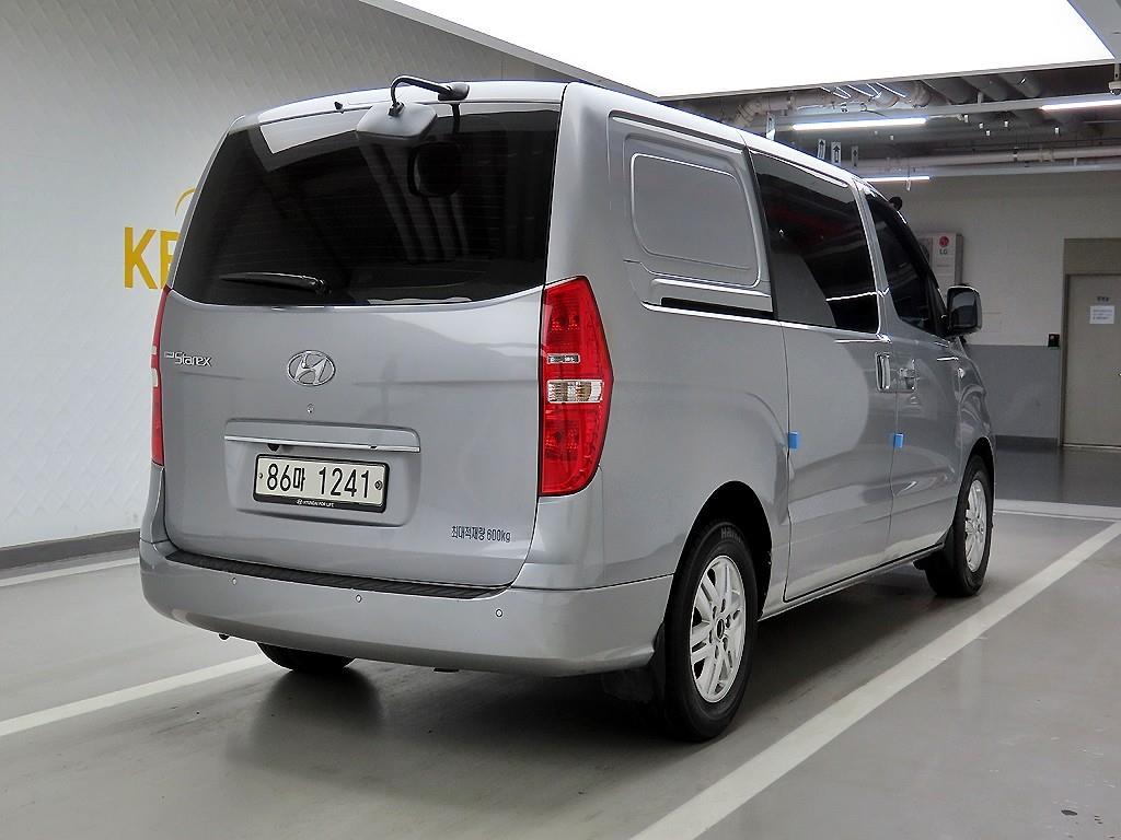 HYUNDAI Starex - Vista 4