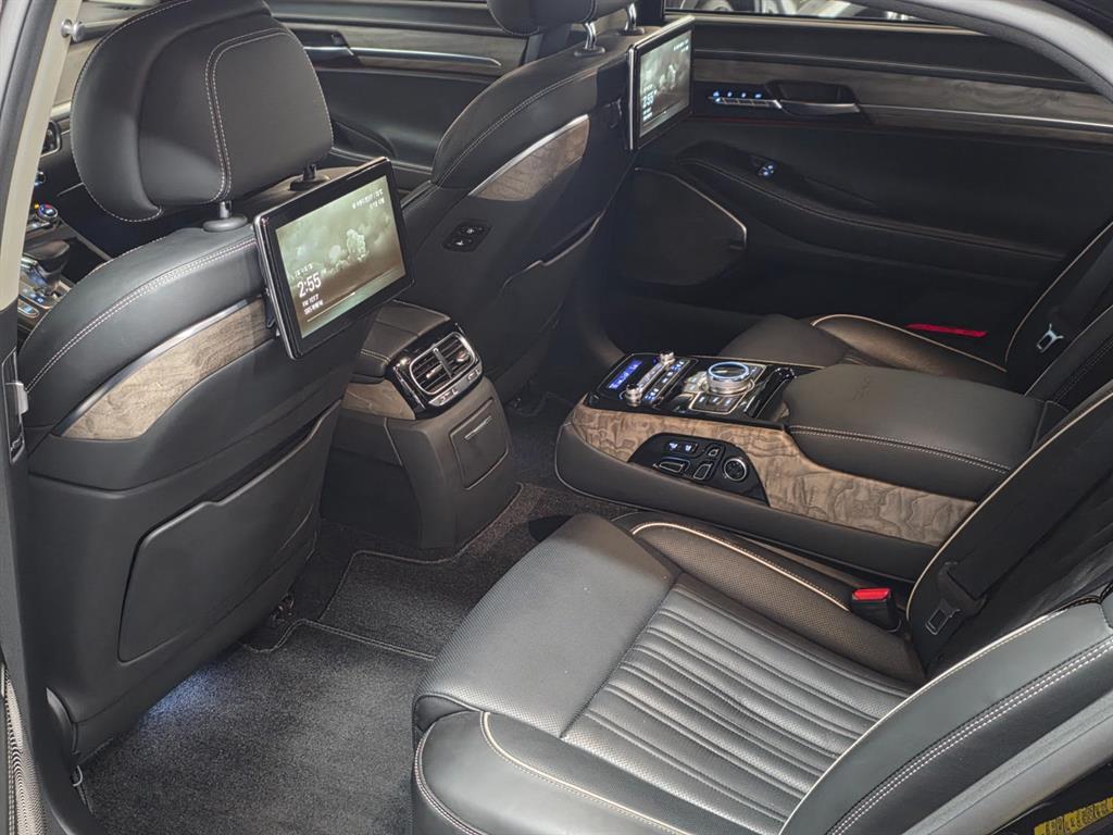 Genesis G90 - Vista 8