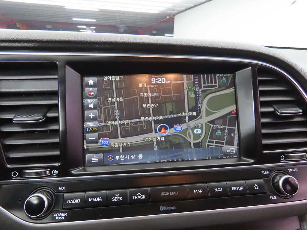 HYUNDAI Avante - Vista 9