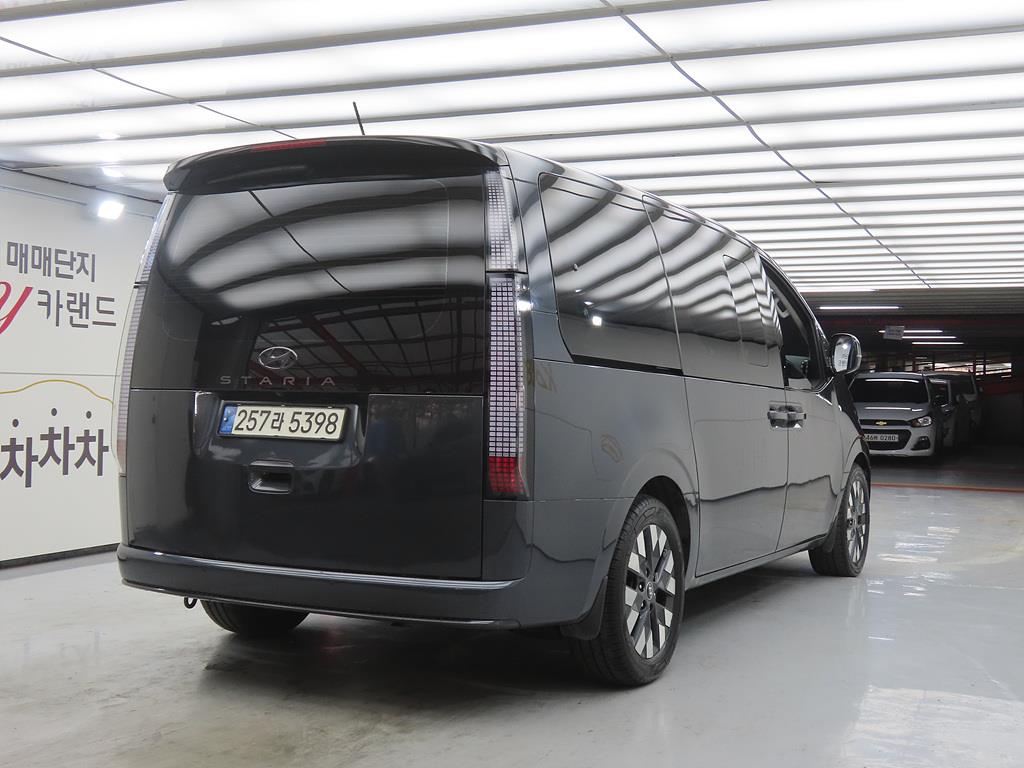 HYUNDAI Staria - Vista 4