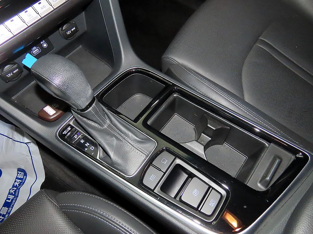 HYUNDAI Sonata - Vista 12