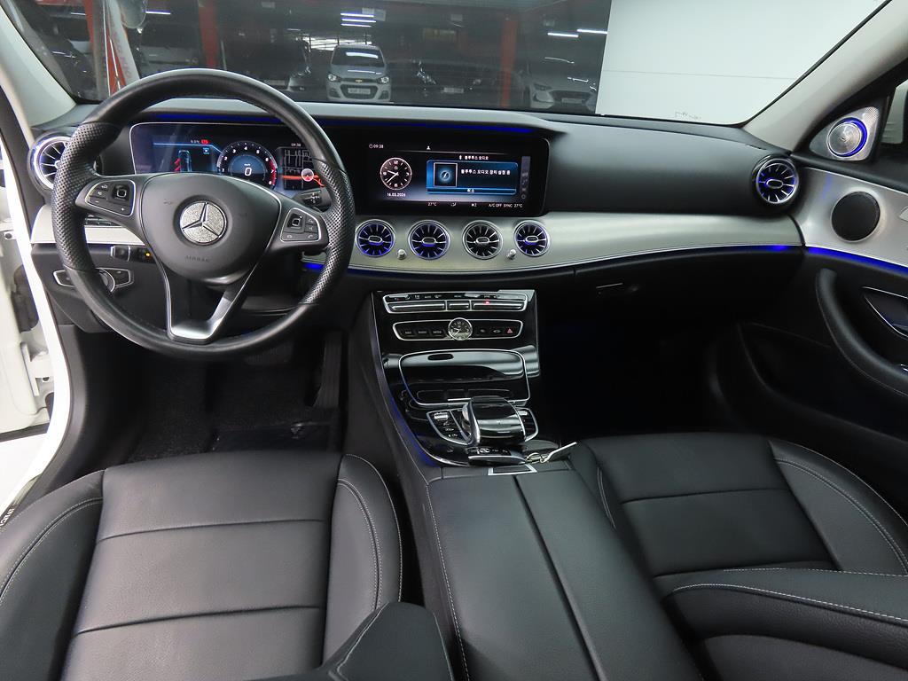 Mercedes Benz E class - Vista 8