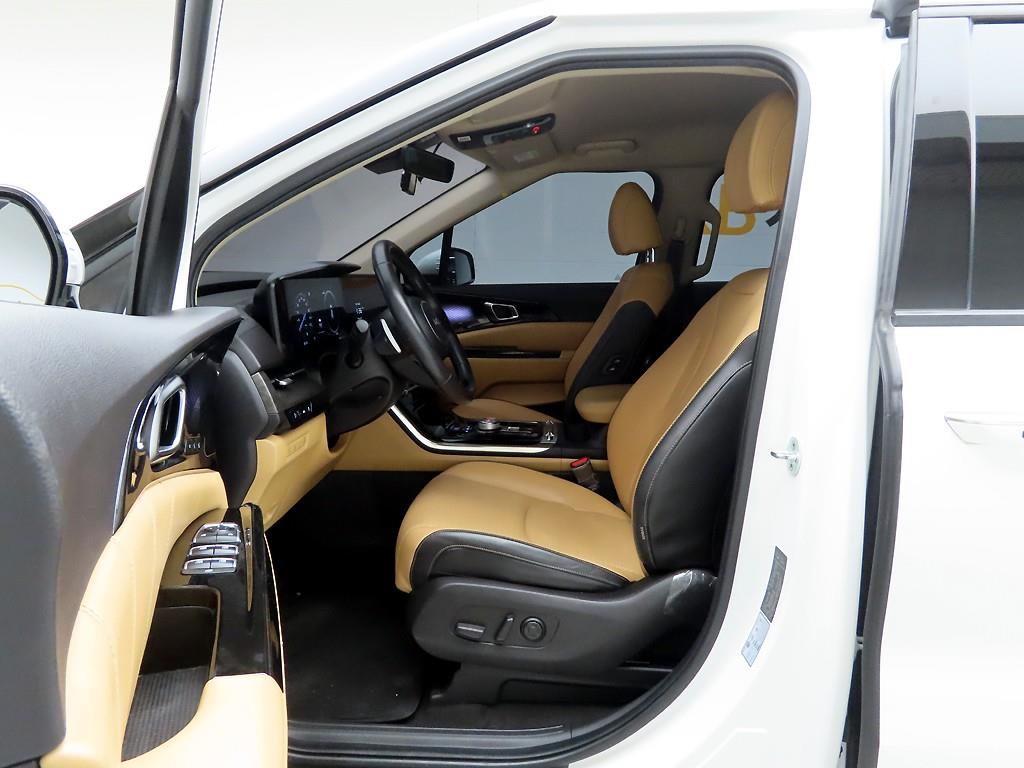 KIA Carnival - Vista 11