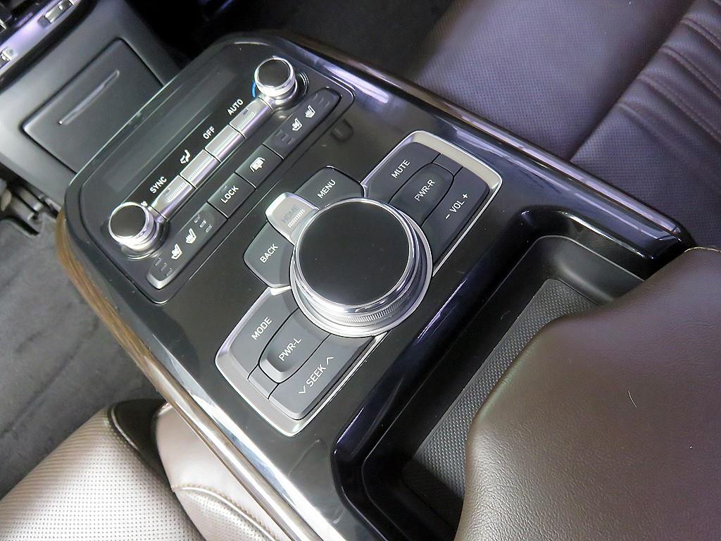 Genesis EQ900 - Vista 10