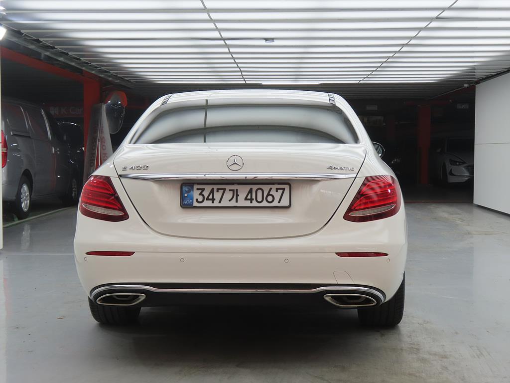 Mercedes Benz E class - Vista 4