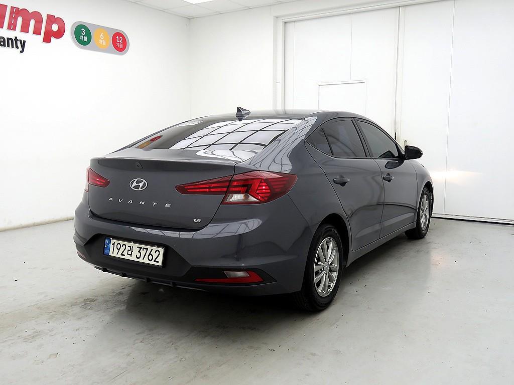 HYUNDAI Avante - Vista 4