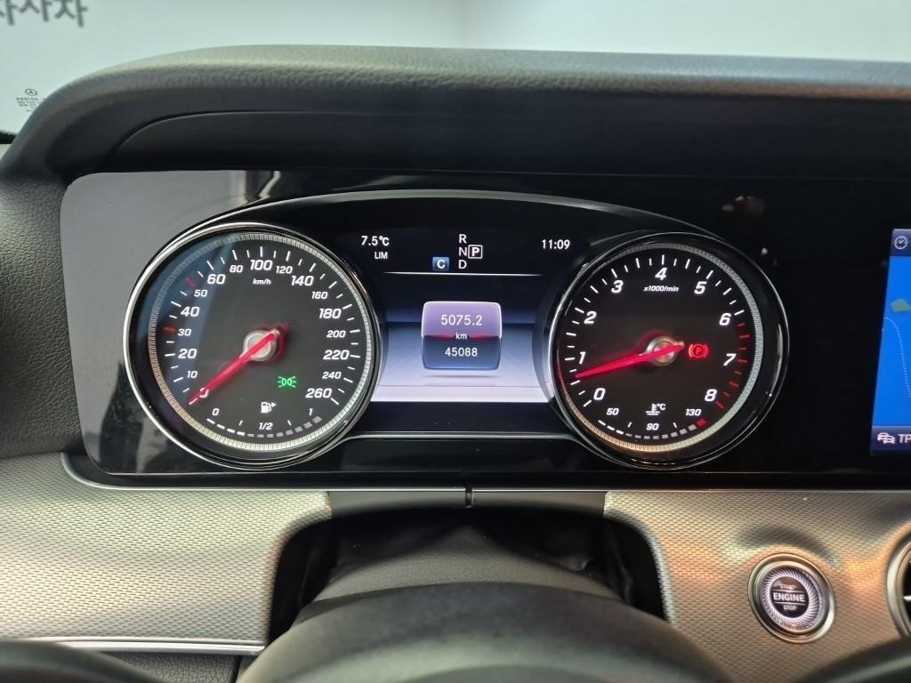 Mercedes Benz E class - Vista 6