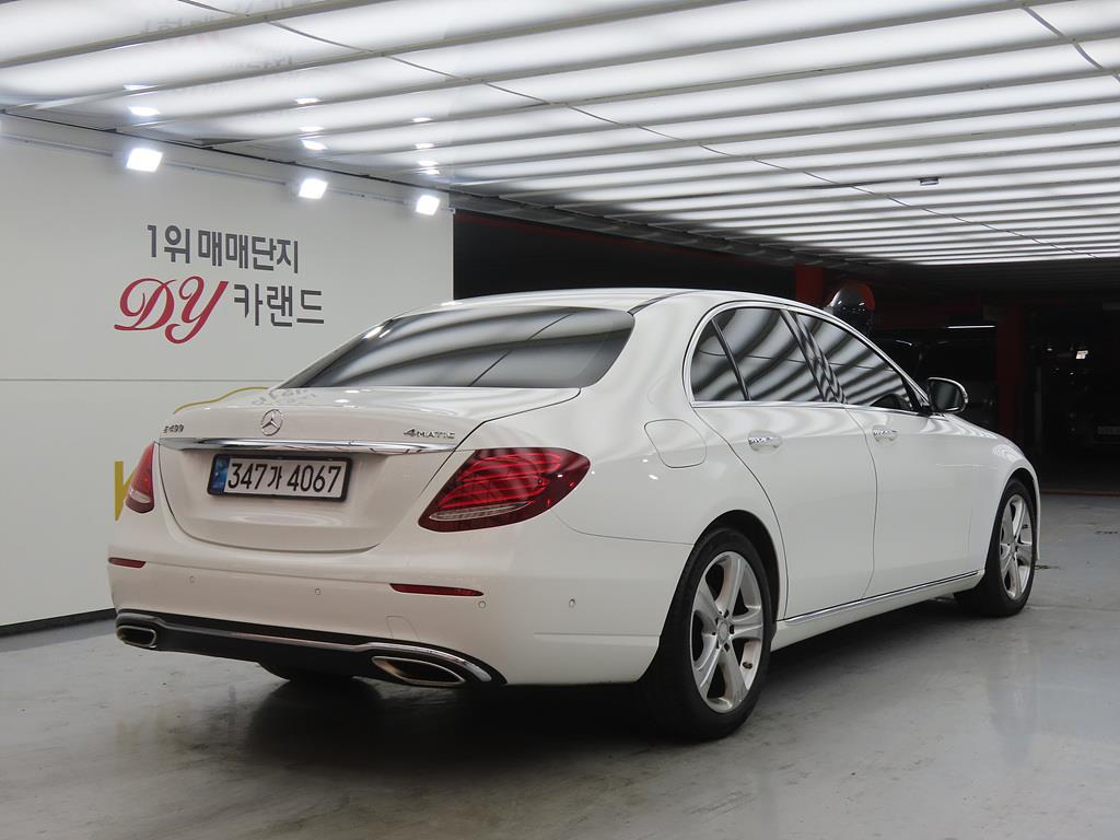 Mercedes Benz E class - Vista 5