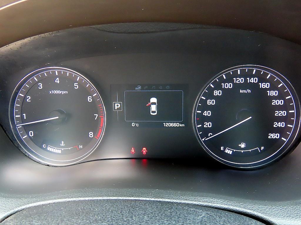 HYUNDAI Genesis - Vista 9