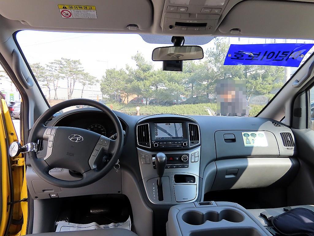 HYUNDAI Starex - Vista 8