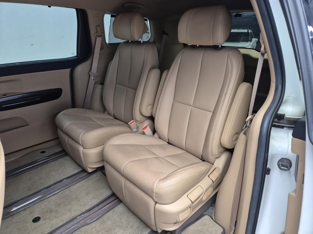 KIA Carnival - Vista 12