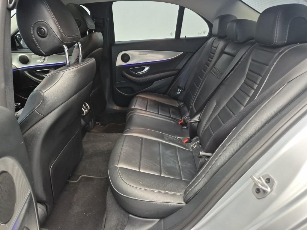 Mercedes Benz E class - Vista 12