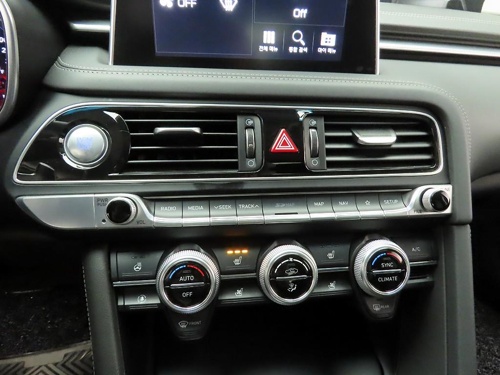 Genesis G70 - Vista 9