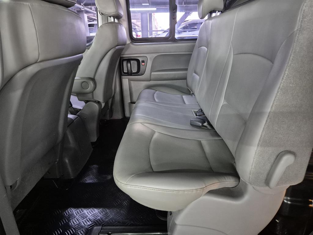 HYUNDAI Starex - Vista 6