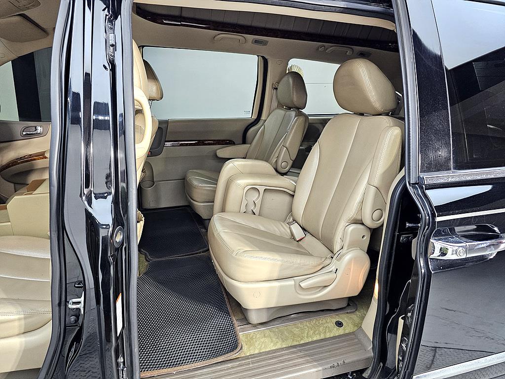 KIA Carnival - Vista 9