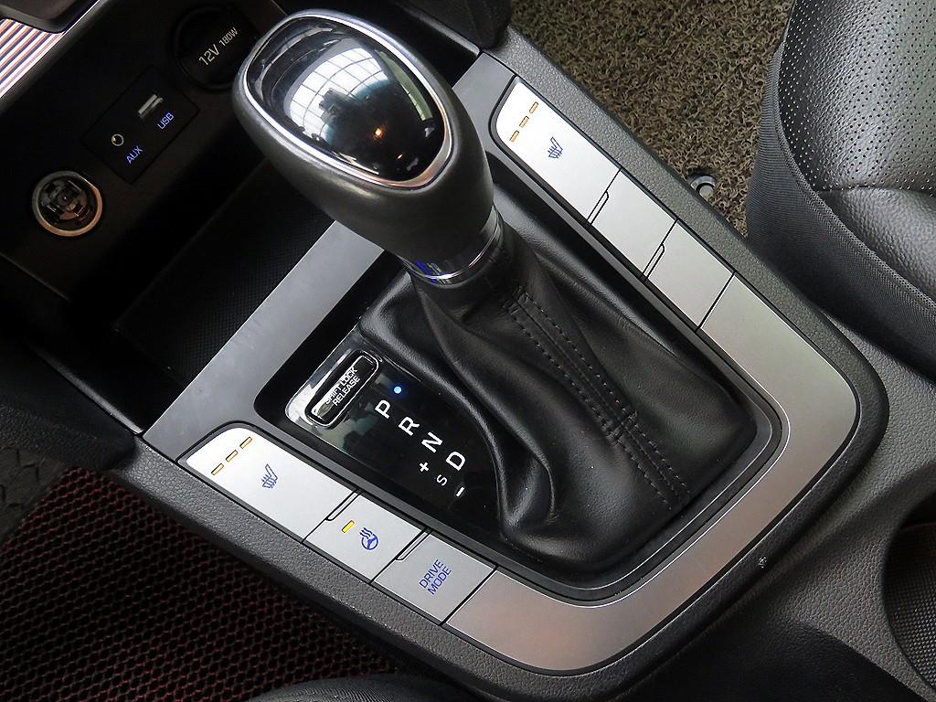 HYUNDAI Avante - Vista 11