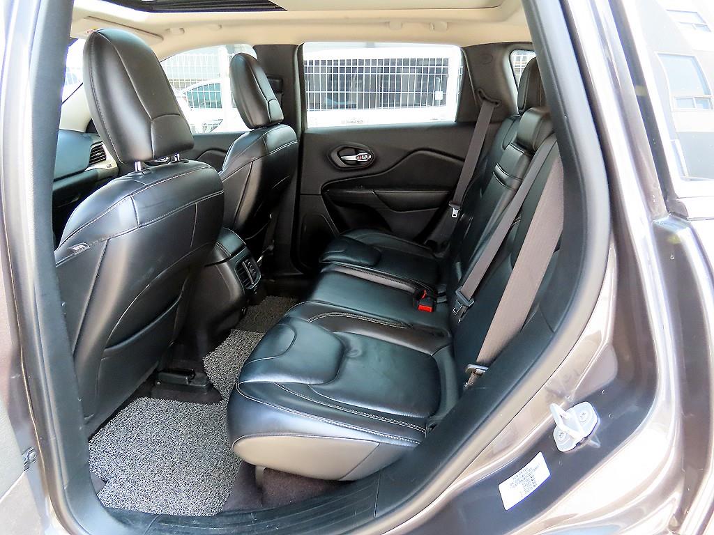 Jeep Cherokee - Vista 6