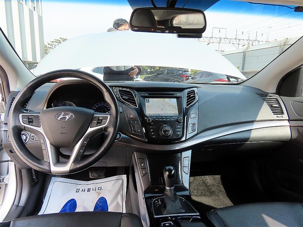 HYUNDAI i40 - Vista 7