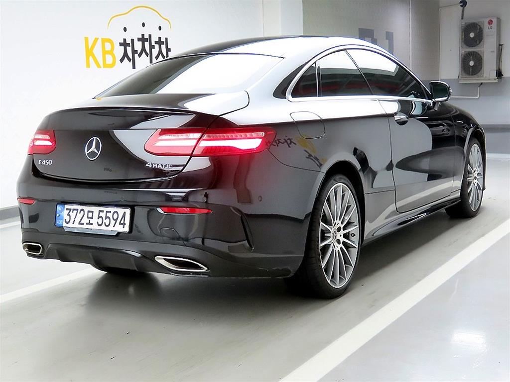 Mercedes Benz E class - Vista 4