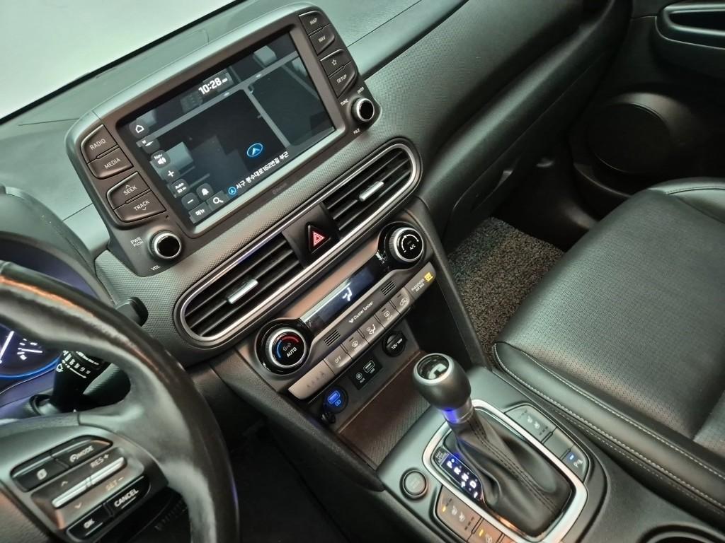 HYUNDAI Kona - Vista 10