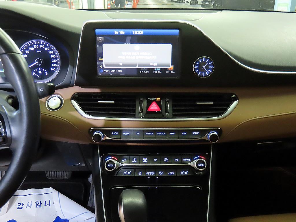 HYUNDAI Grandeur - Vista 11