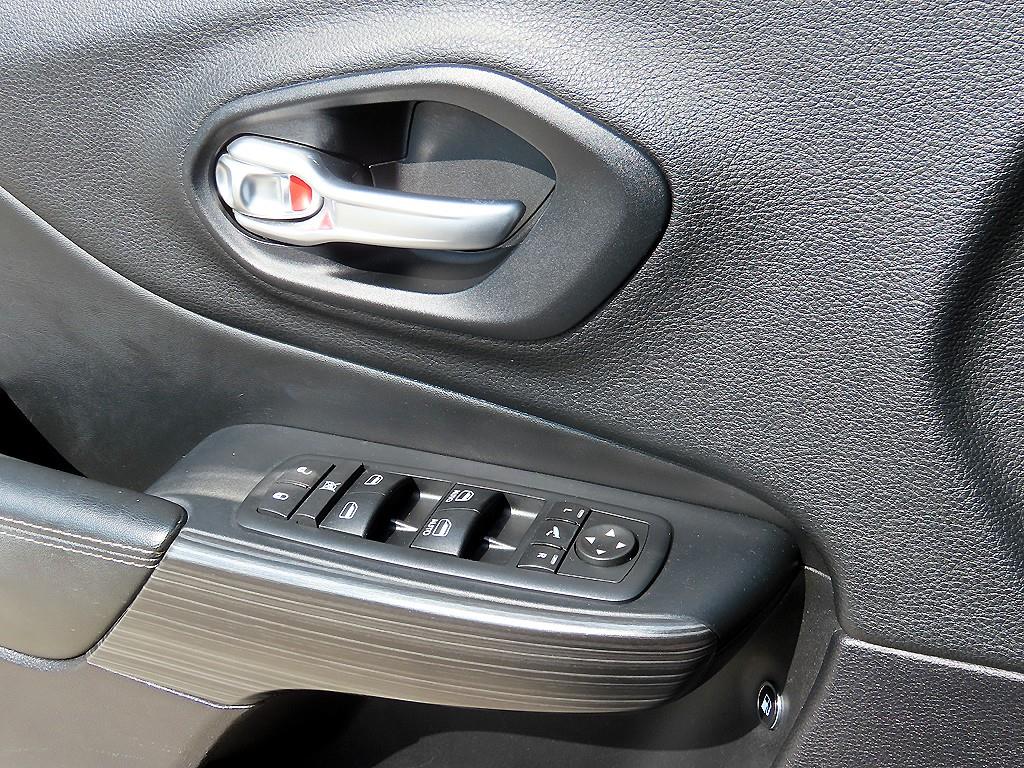 Jeep Cherokee - Vista 11