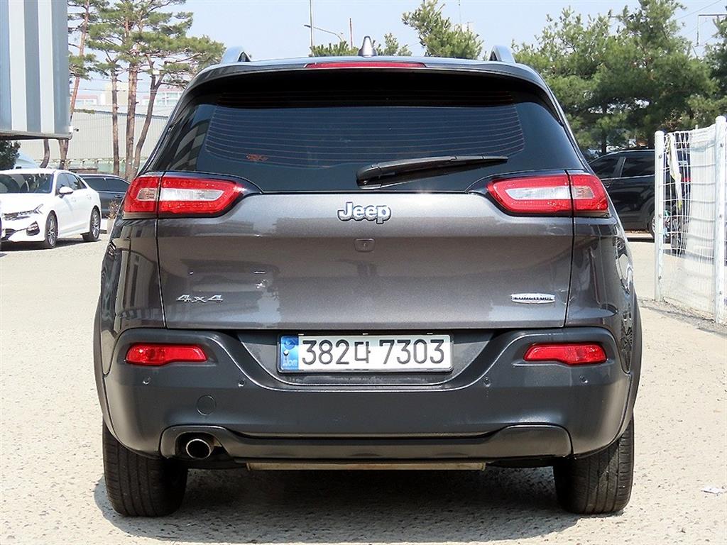 Jeep Cherokee - Vista 4