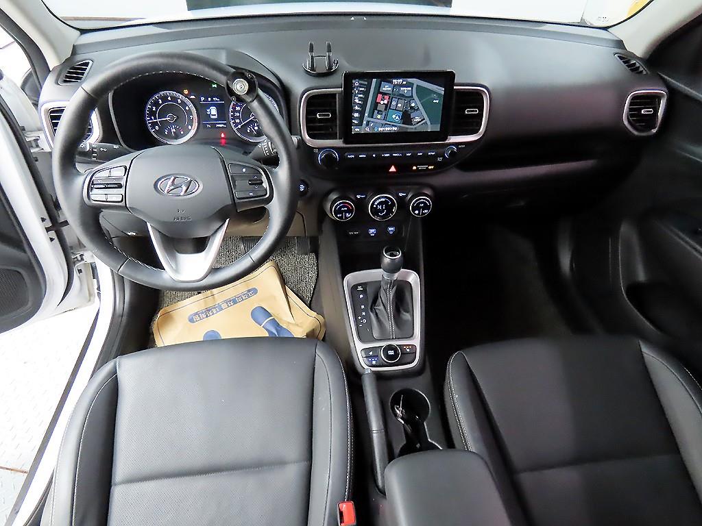 HYUNDAI Venue - Vista 7