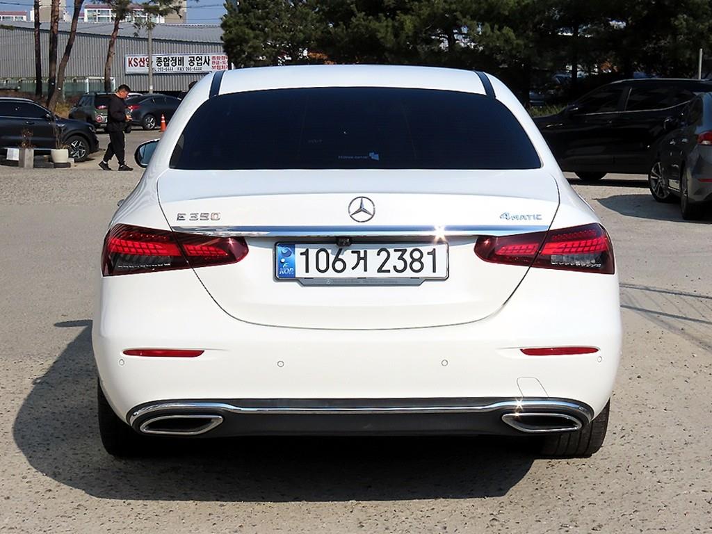 Mercedes Benz E class - Vista 4