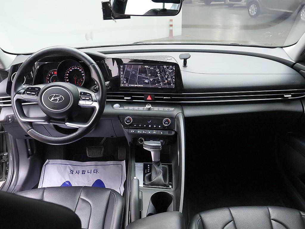 HYUNDAI Avante - Vista 9