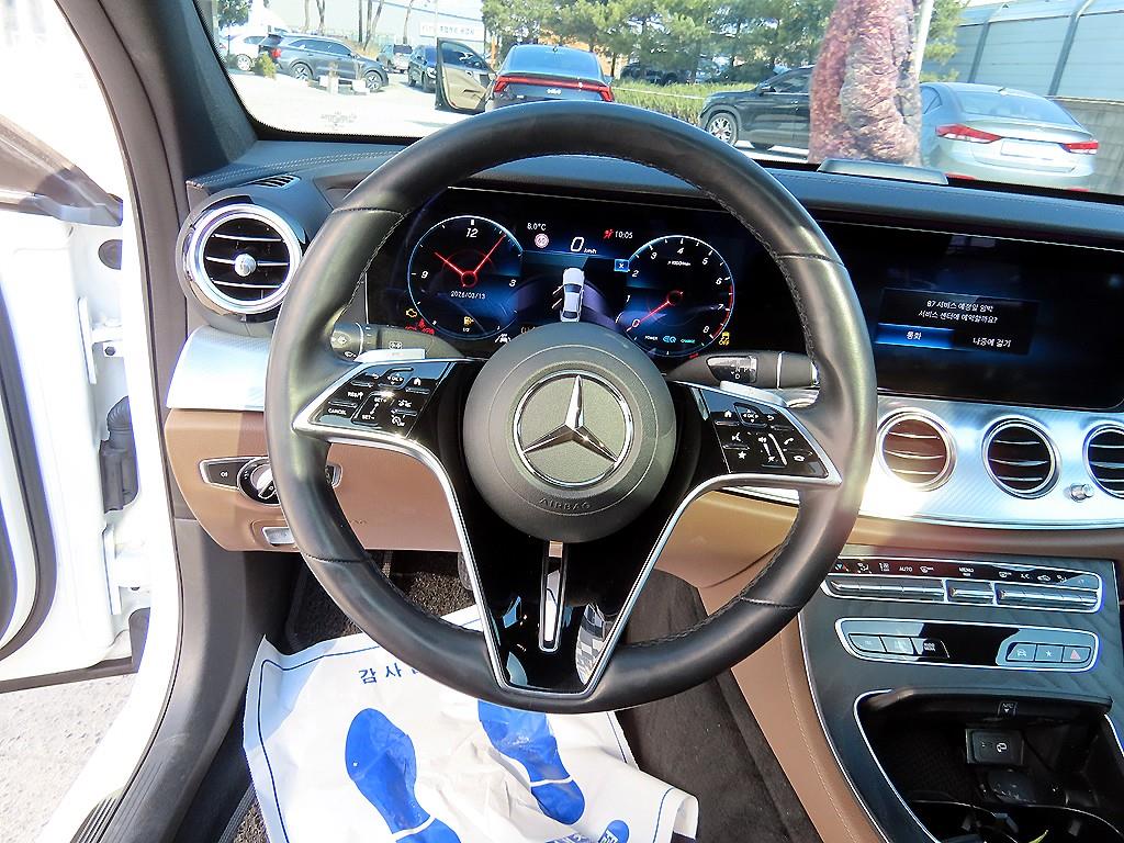 Mercedes Benz E class - Vista 8