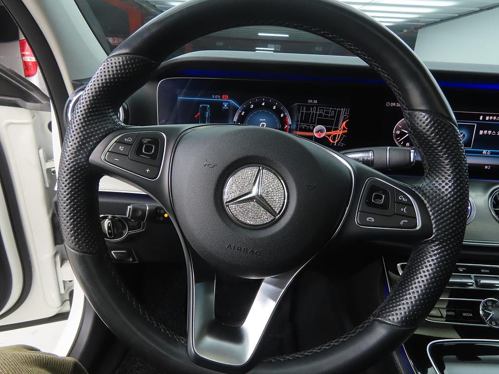 Mercedes Benz E class - Vista 9