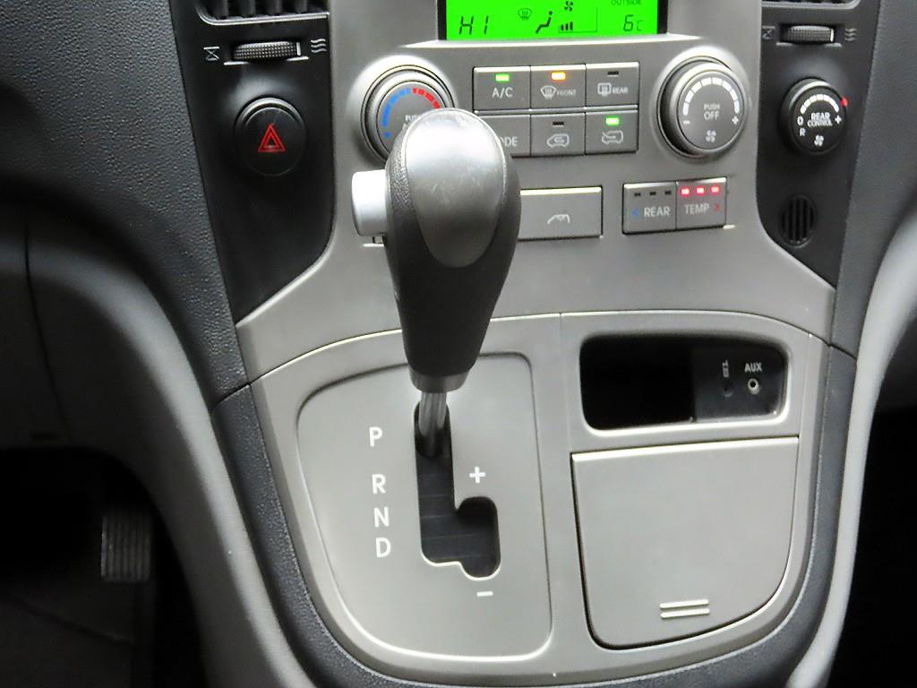 HYUNDAI Starex - Vista 10