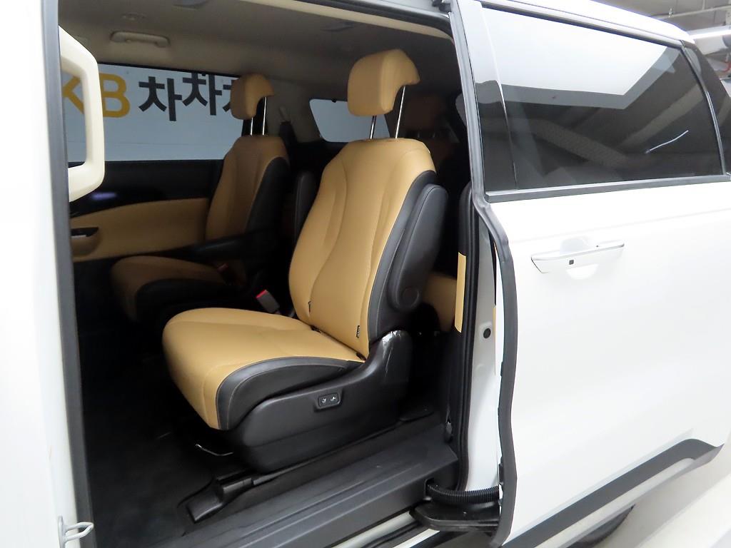 KIA Carnival - Vista 12