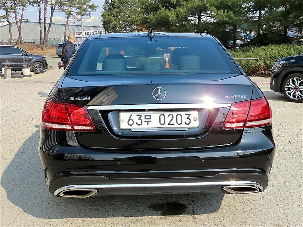 Mercedes Benz E class - Vista 4