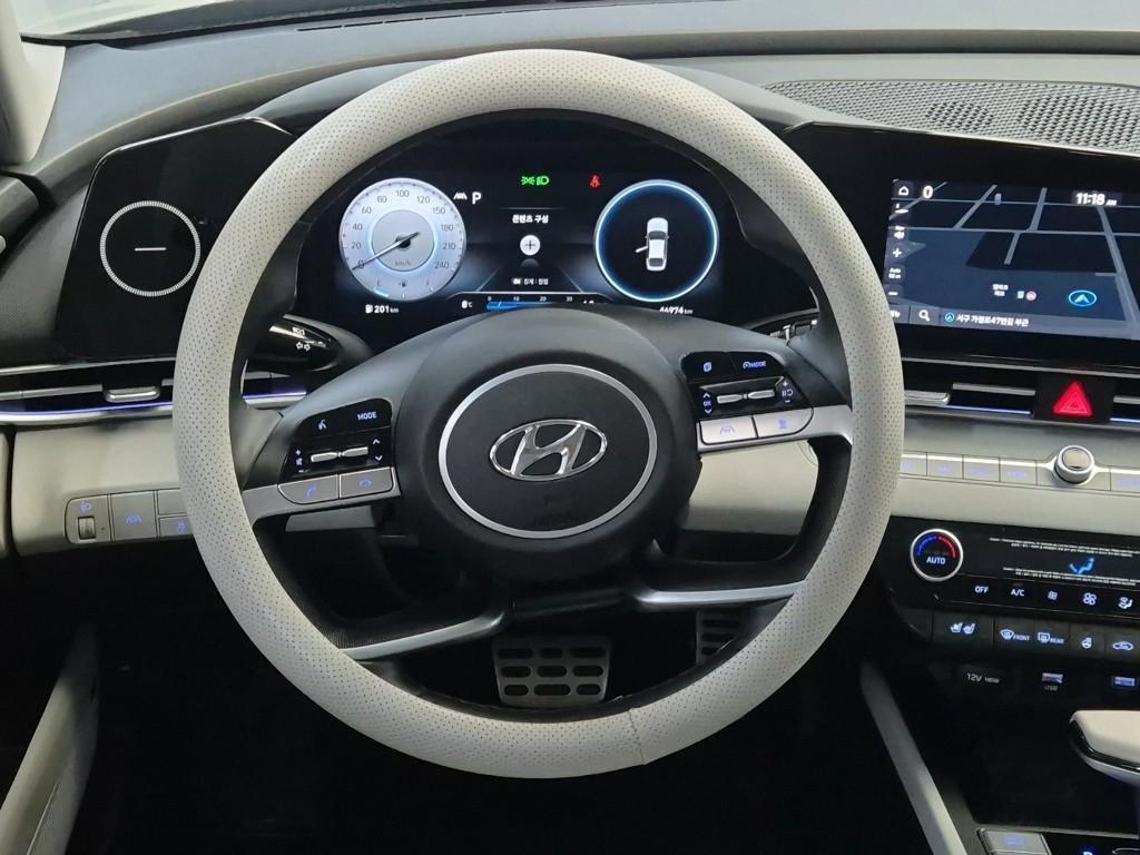 HYUNDAI Avante - Vista 9