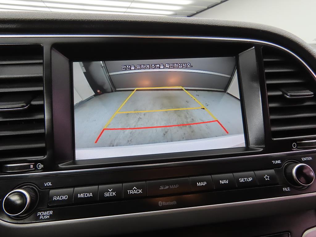 HYUNDAI Avante - Vista 10