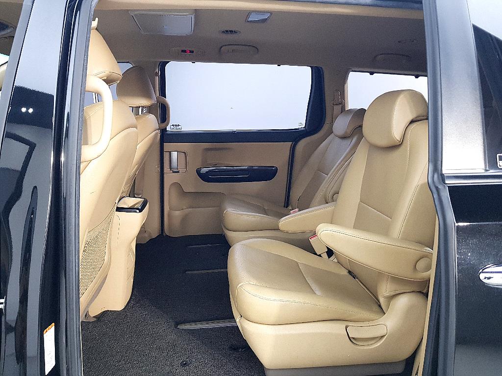 KIA Carnival - Vista 9