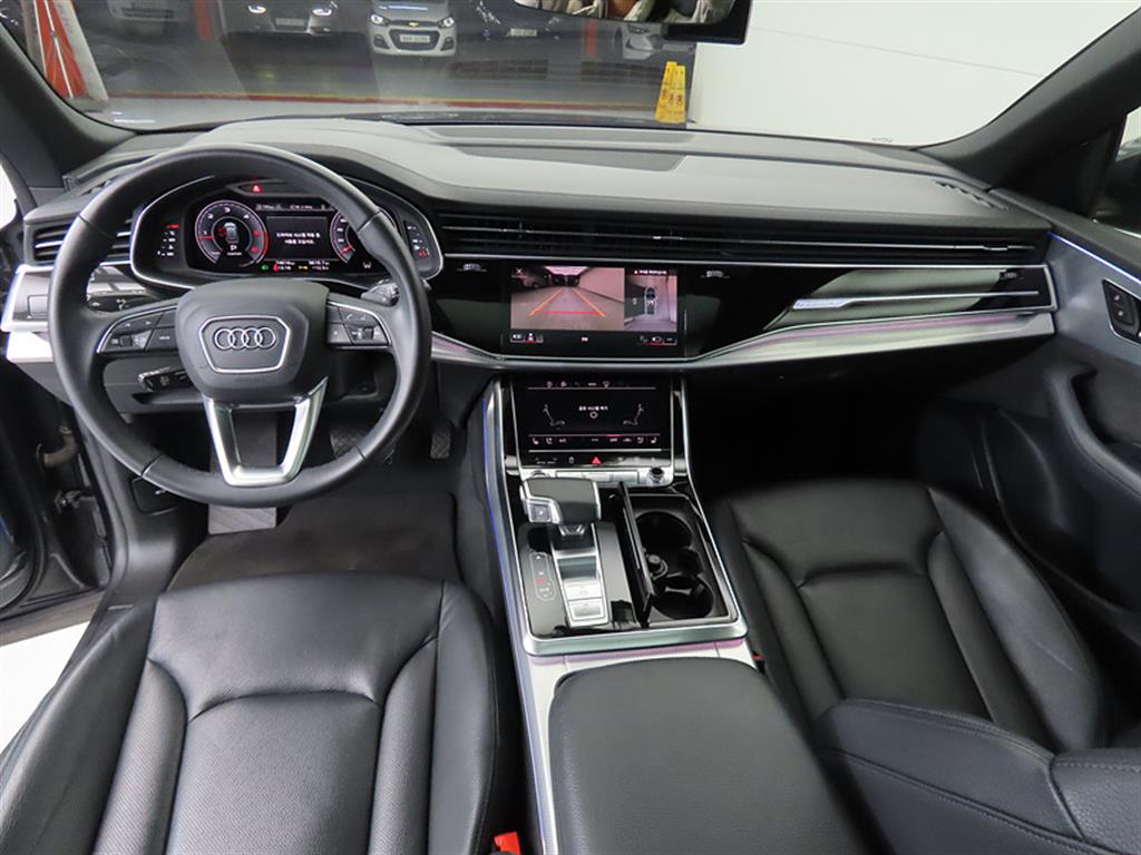 Audi Q8 - Vista 7