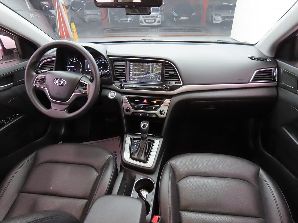 HYUNDAI Avante - Vista 5