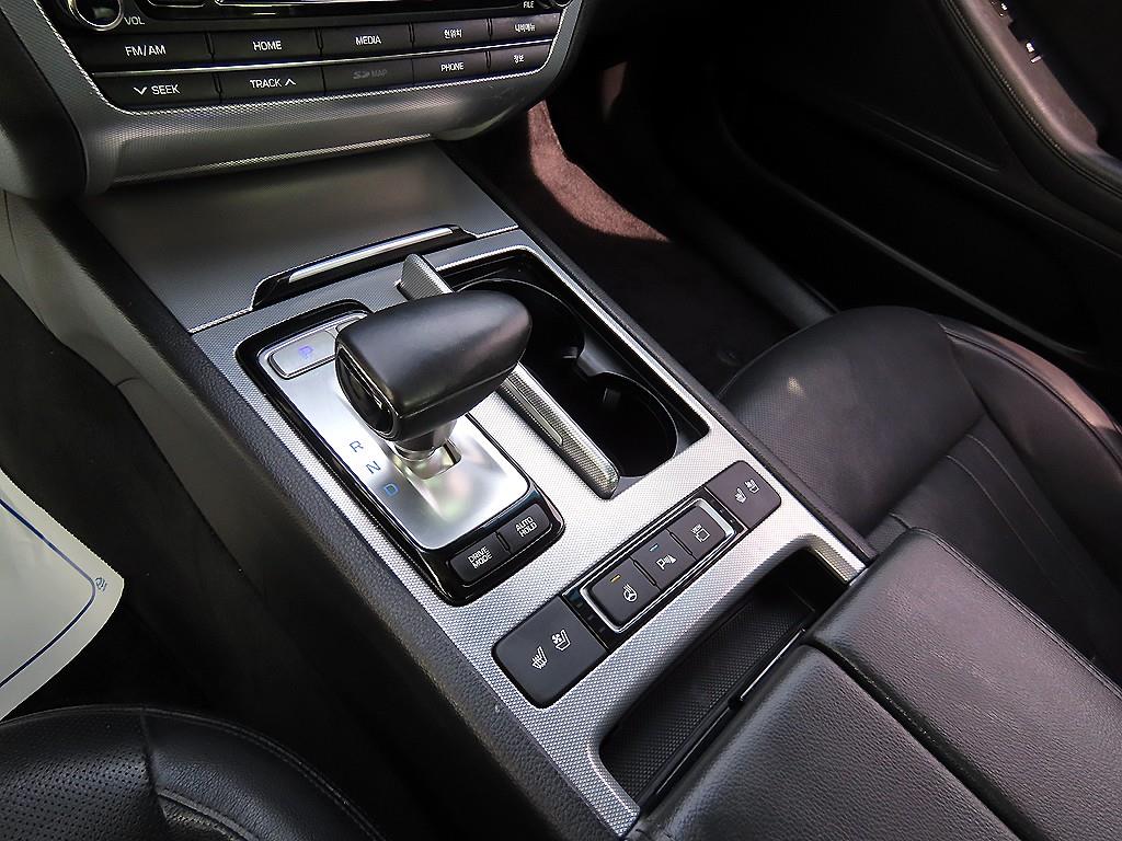 Genesis G80 - Vista 10