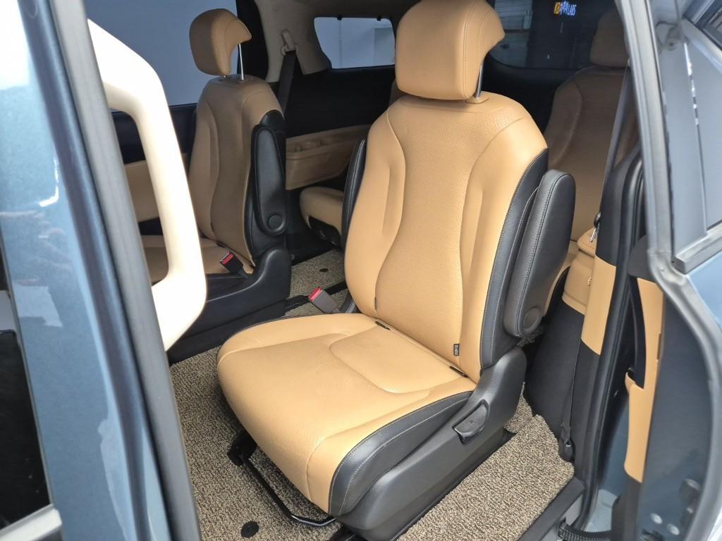 KIA Carnival - Vista 12