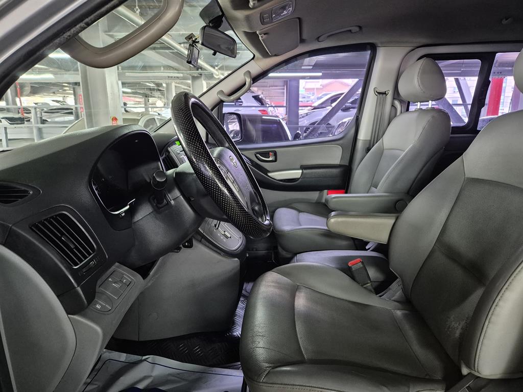 HYUNDAI Starex - Vista 5