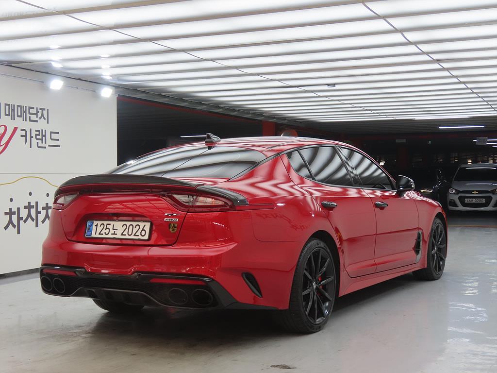 KIA Stinger - Vista 4