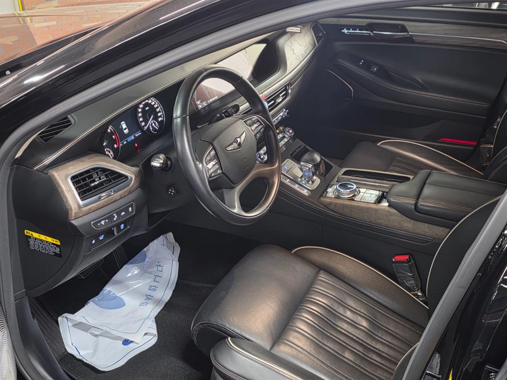 Genesis G90 - Vista 7