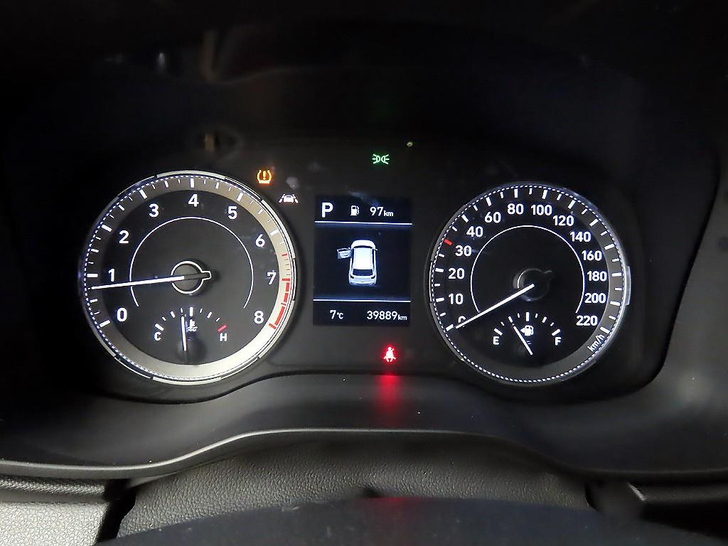 HYUNDAI Venue - Vista 8