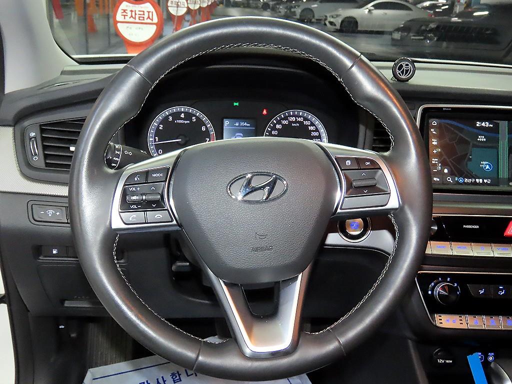 HYUNDAI Sonata - Vista 8