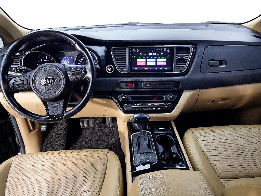 KIA Carnival - Vista 5