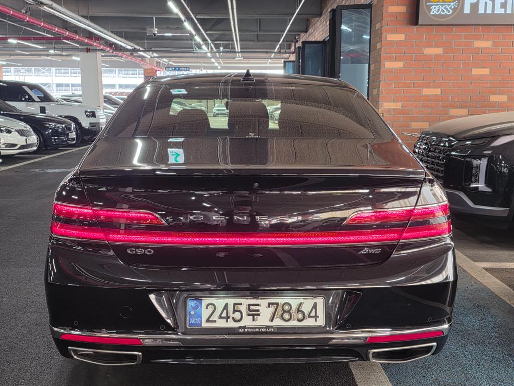 Genesis G90 - Vista 5