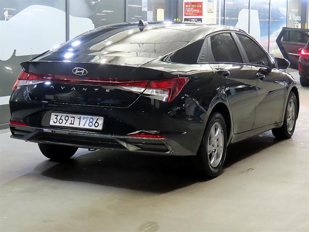 HYUNDAI Avante - Vista 4